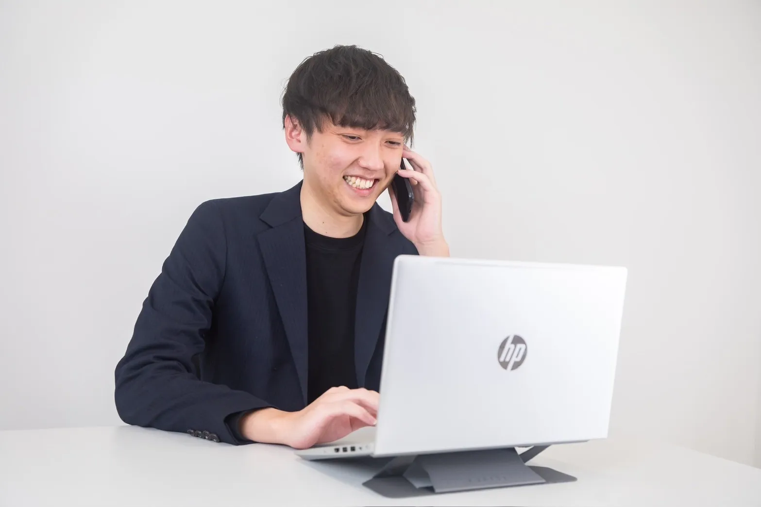 【元介護士・看護師向け】現場経験を武器に！介護特化のキャリアアドバイザーという選択肢